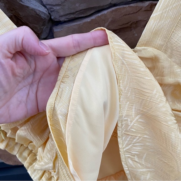 Ali & Jay Yellow Women's Small Cropped Top - Picture 5 of 6